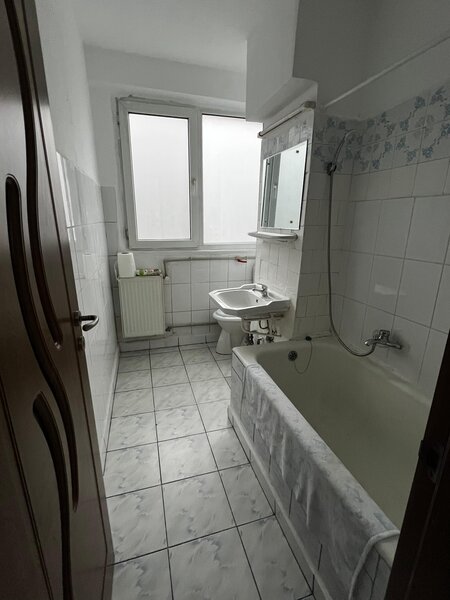 Piata Sudului, Nitu Vasile,